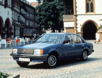 Opel Rekord Berlina 4-door Sedan (E1) '08.1980–82