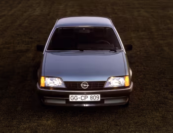 Opel Rekord Sedan [Worldwide] (E2) '10.1982–86