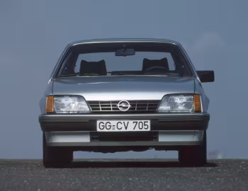 Opel Rekord CD [Worldwide] (E2) '03.1983–06.1986