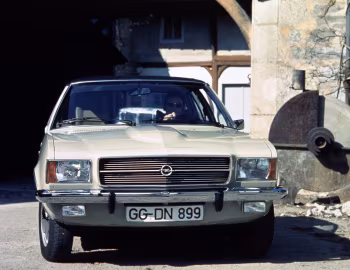 Opel Rekord 4-door Sedan (D) '1972–77