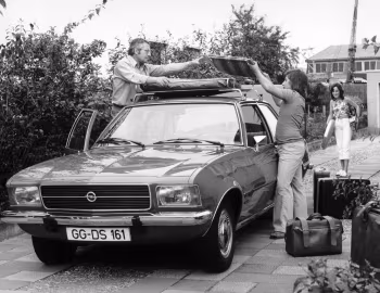 Opel Rekord 4-door Sedan (D) '1972–77