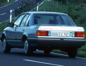Opel Rekord 2.2i GL [Worldwide] (E2) '09.1984–08.1986