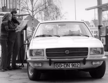 Opel Rekord 4-door Sedan (D) '1972–77