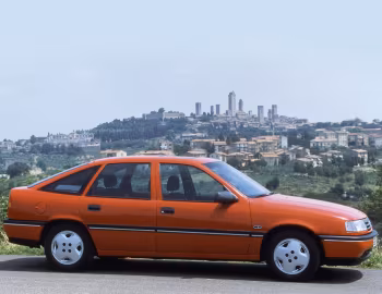 Opel Vectra CD Hatchback (A) '1990–92