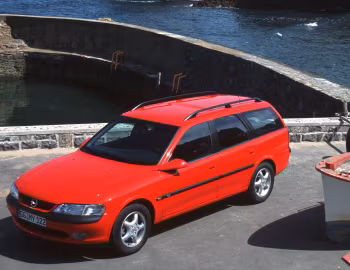 Opel Vectra 2.0 16V CD Caravan (B) '11.1996–11.1998