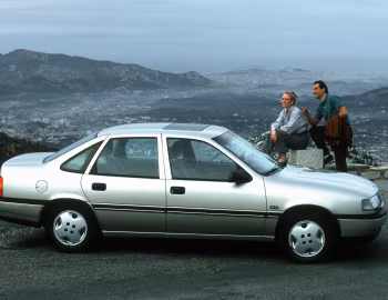 Opel Vectra CD 1.8i Sedan (A) '1988–92