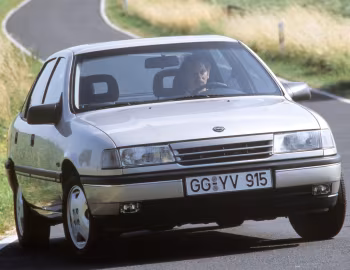 Opel Vectra CD 2.0i Sedan (A) '1988–92