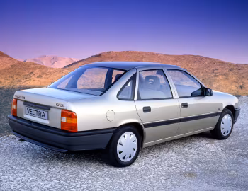 Opel Vectra GL 2.0i Sedan (A) '1988–92
