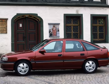 Opel Vectra GLS Hatchback (A) '1993–94
