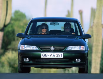Opel Vectra CDX Sedan (B) '10.1995–11.1998