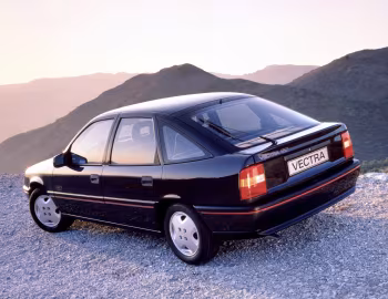 Opel Vectra GT Hatchback (A) '1989–92