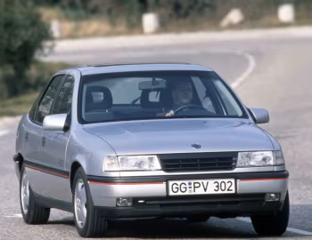 Opel Vectra GT Hatchback (A) '1989–92