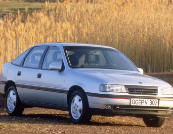 Opel Vectra GT Hatchback (A) '1989–92