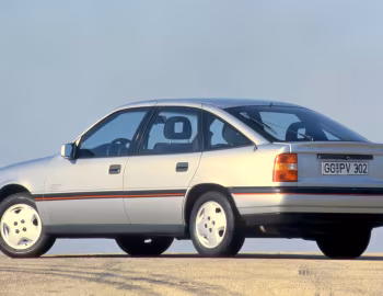 Opel Vectra GT Hatchback (A) '1989–92