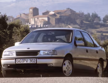 Opel Vectra GT Hatchback (A) '1989–92