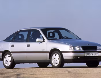 Opel Vectra GT Hatchback (A) '1989–92