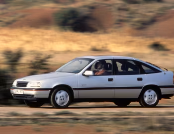 Opel Vectra GT Hatchback (A) '1989–92
