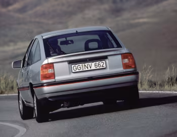 Opel Vectra GT Hatchback (A) '1989–92