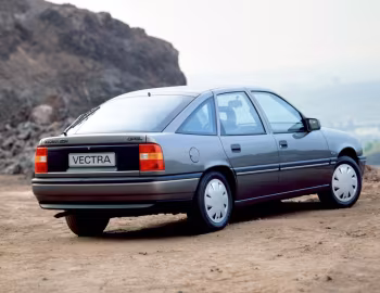 Opel Vectra CD Hatchback (A) '1990–92
