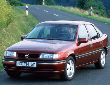 Opel Vectra GLS Hatchback (A) '1993–94