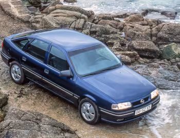 Opel Vectra GLS Hatchback (A) '1993–94