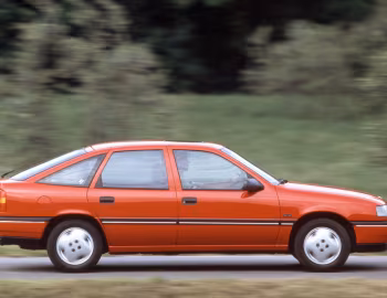 Opel Vectra CD Hatchback (A) '1990–92