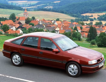 Opel Vectra GLS Hatchback (A) '1993–94