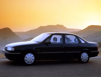 Opel Vectra CD Sedan (A) '1988–92