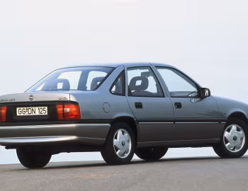 Opel Vectra CD Sedan (A) '1992–94