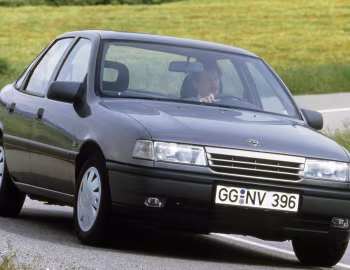 Opel Vectra GL Sedan (A) '1988–92