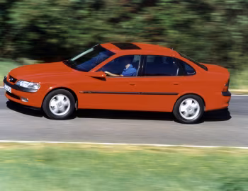 Opel Vectra 2.5 V6 CD Sedan (B) '10.1995–11.1998