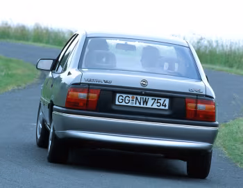 Opel Vectra V6 Sedan (A) '1993–95