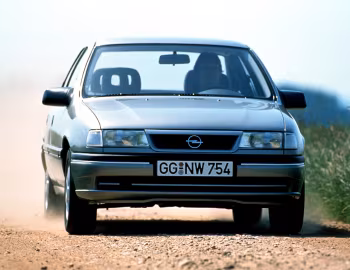 Opel Vectra V6 Sedan (A) '1993–95