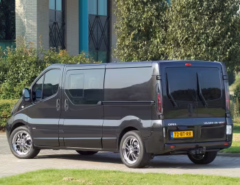 Opel Vivaro 2.5 CDTI 2900 Kombi LWB '2003–06