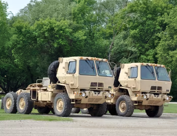 Oshkosh FMTV 6×6 5-ton Tractor