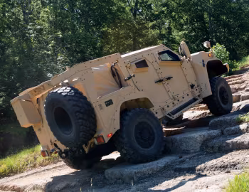 Oshkosh L-ATV '2016–н.в.