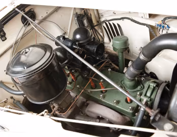 Sous la capuche 1941 Packard 110 Special Convertible (1900-1489DE)