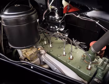 Sob o capô 1940 Packard 120 Convertible Sedan (1801-1397)