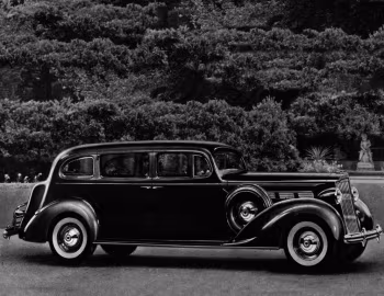 1937 Packard 120 Touring Sedan (138-CD 1091CD)