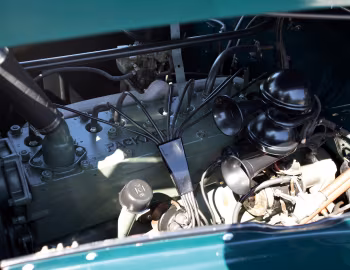 Sob o capô 1940 Packard 120 Convertible Coupe (1801-1399)