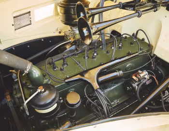 Sob o capô 1936 Packard 120 Convertible Sedan (997)