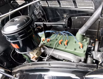Sob o capô 1937 Packard 120 Pickup (138-CD)