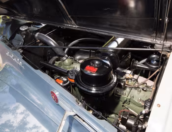 Sob o capô 1941 Packard 180 Custom Super Eight Sport Brougham by LeBaron (1907-1452) '09.1940–41