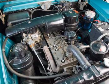 Sob o capô 1953 Packard Caribbean Convertible (2631-2678)