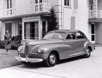 1946 Packard Clipper Touring Sedan (2100-1682)