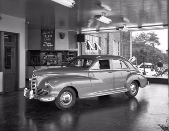1946 Packard Clipper Touring Sedan (2100-1682)