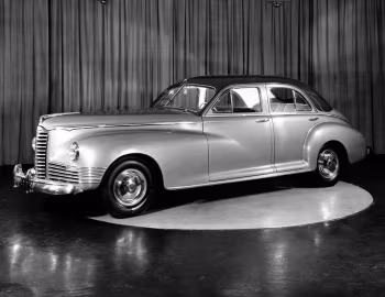 1946 Packard Clipper Touring Sedan (2100-1682)