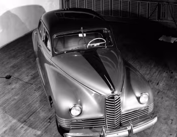 1946 Packard Clipper Touring Sedan (2100-1682)