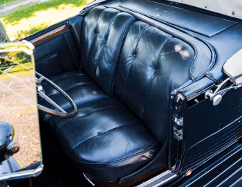 Interior 1931 Packard Deluxe Eight Roadster (840-472)