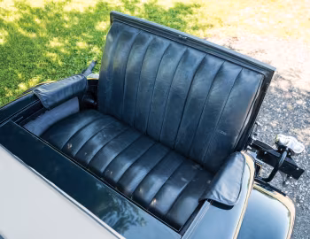 Interior 1931 Packard Deluxe Eight Roadster (840-472)